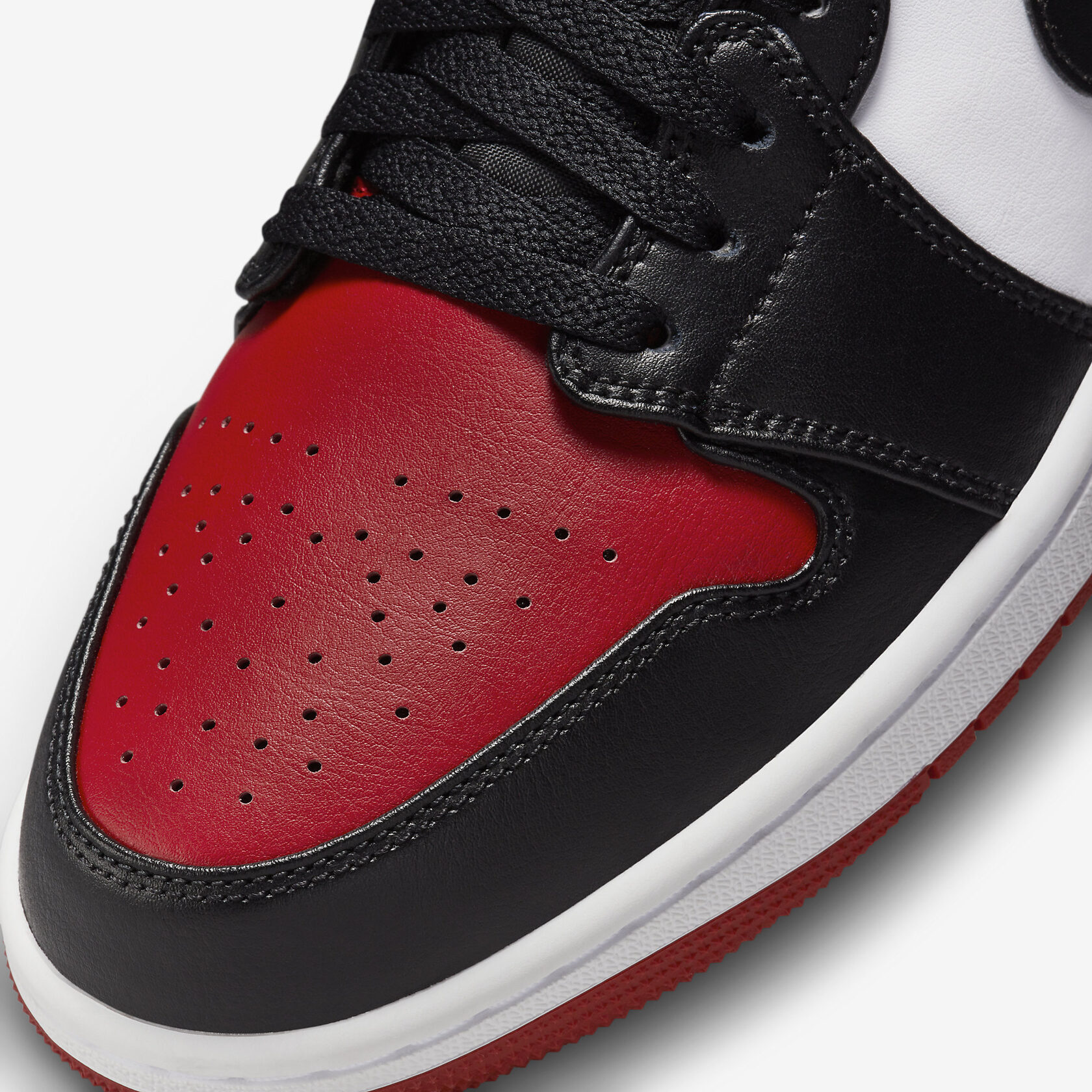 Air-Jordan-1-Low-Bred-Toe-2.07-1.jpg