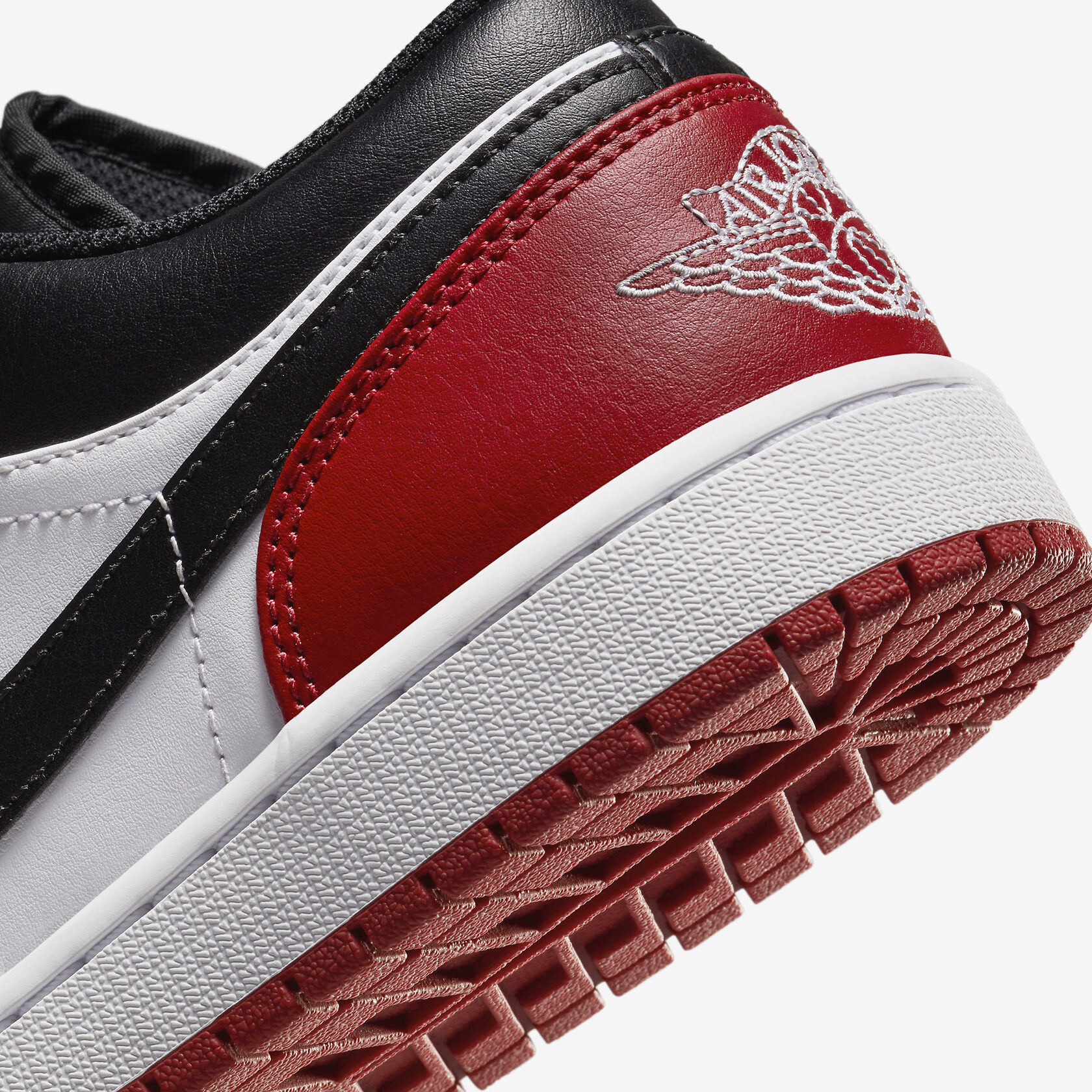 Air-Jordan-1-Low-Bred-Toe-2.08-1.jpg