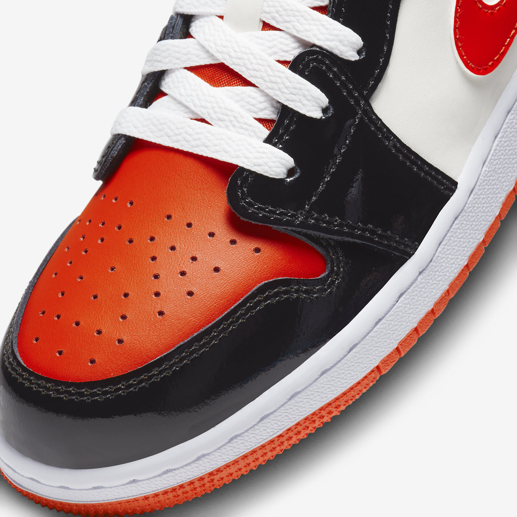 Air-Jordan-1-Low-Halloween7.jpg