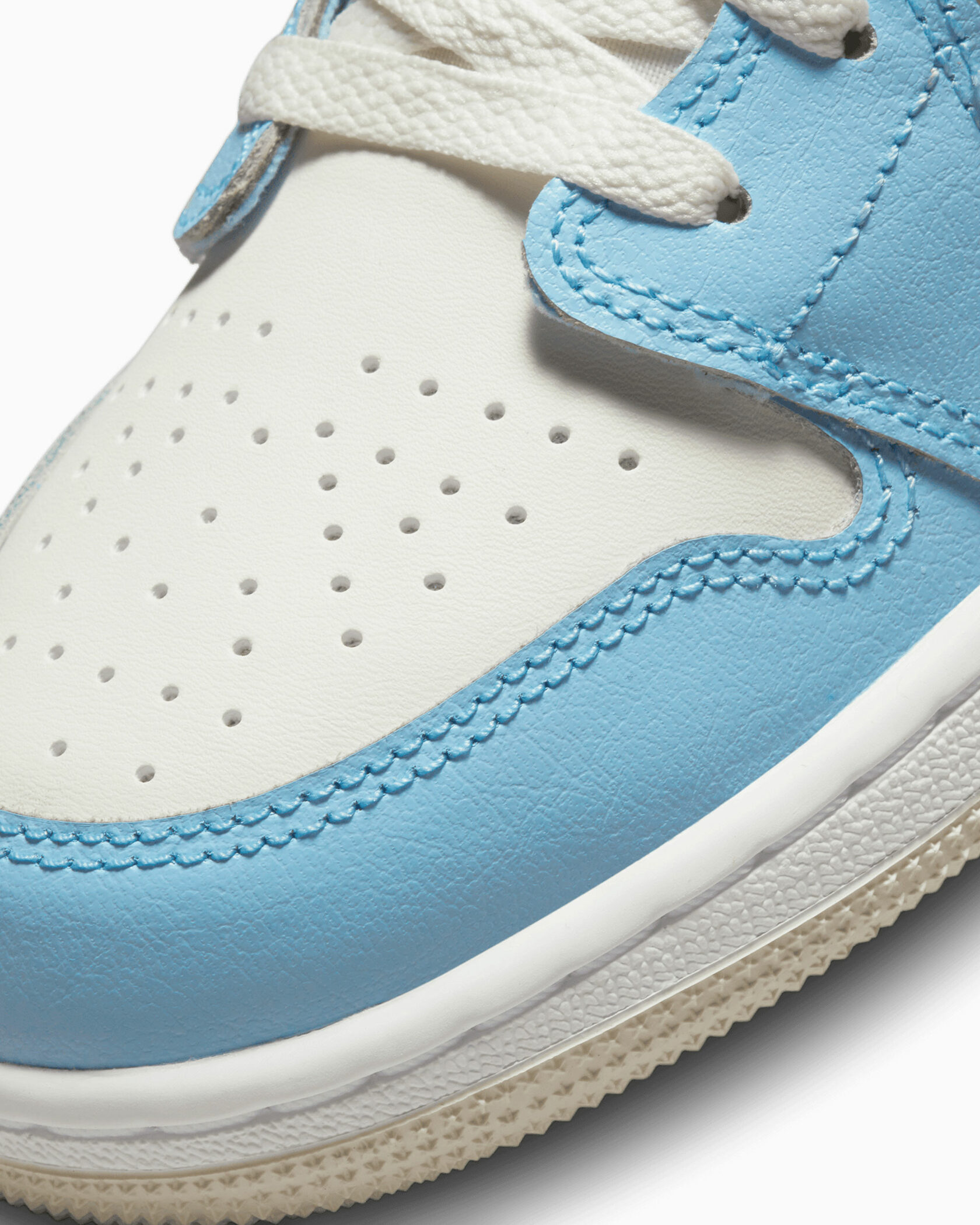 Air-Jordan-1-Low-Ice-BLue-GS6.jpg