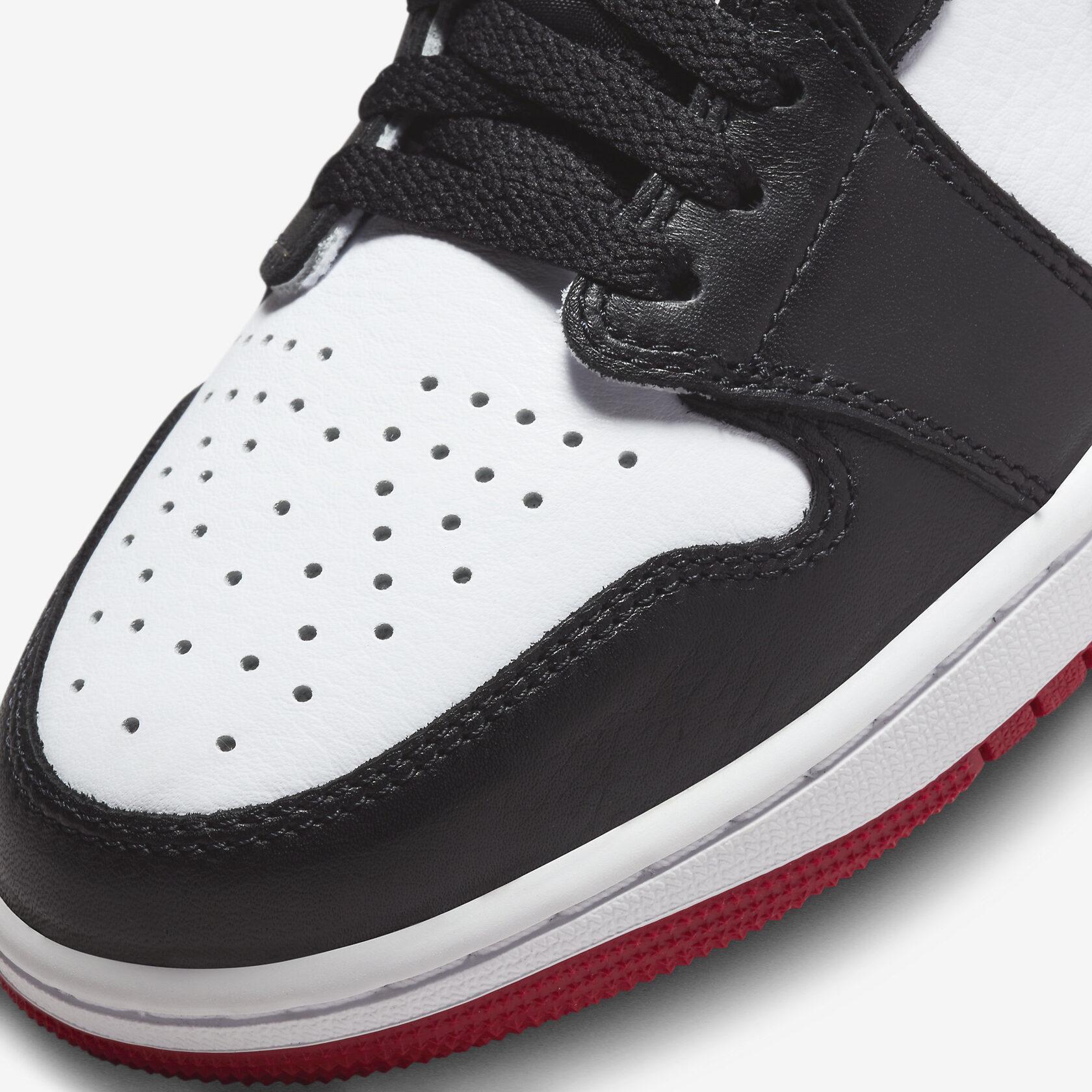 Air-Jordan-1-Low-OG-Black-Toe7.jpg