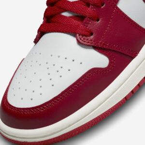 Air-Jordan-1-Low-Reverse-Black-Toe-W8.jpeg