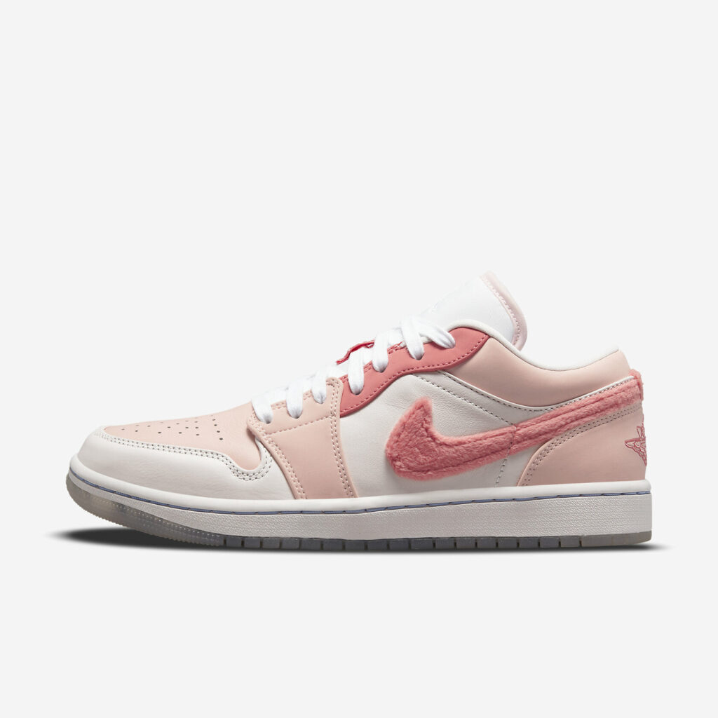 Air Jordan 1 Low SE 'Mighty Swooshers' (W)