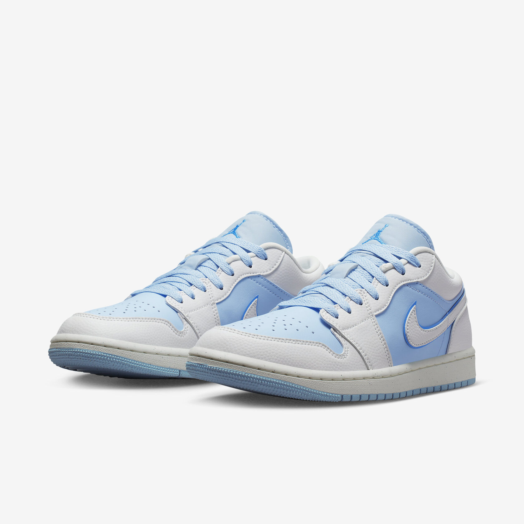 Air-Jordan-1-Low-SE-Reverse-Ice-Blue-W4.jpg