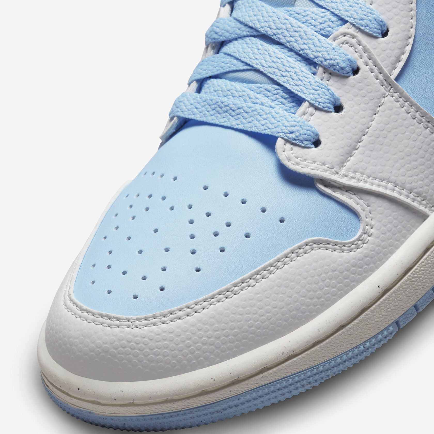Air-Jordan-1-Low-SE-Reverse-Ice-Blue-W7.jpg