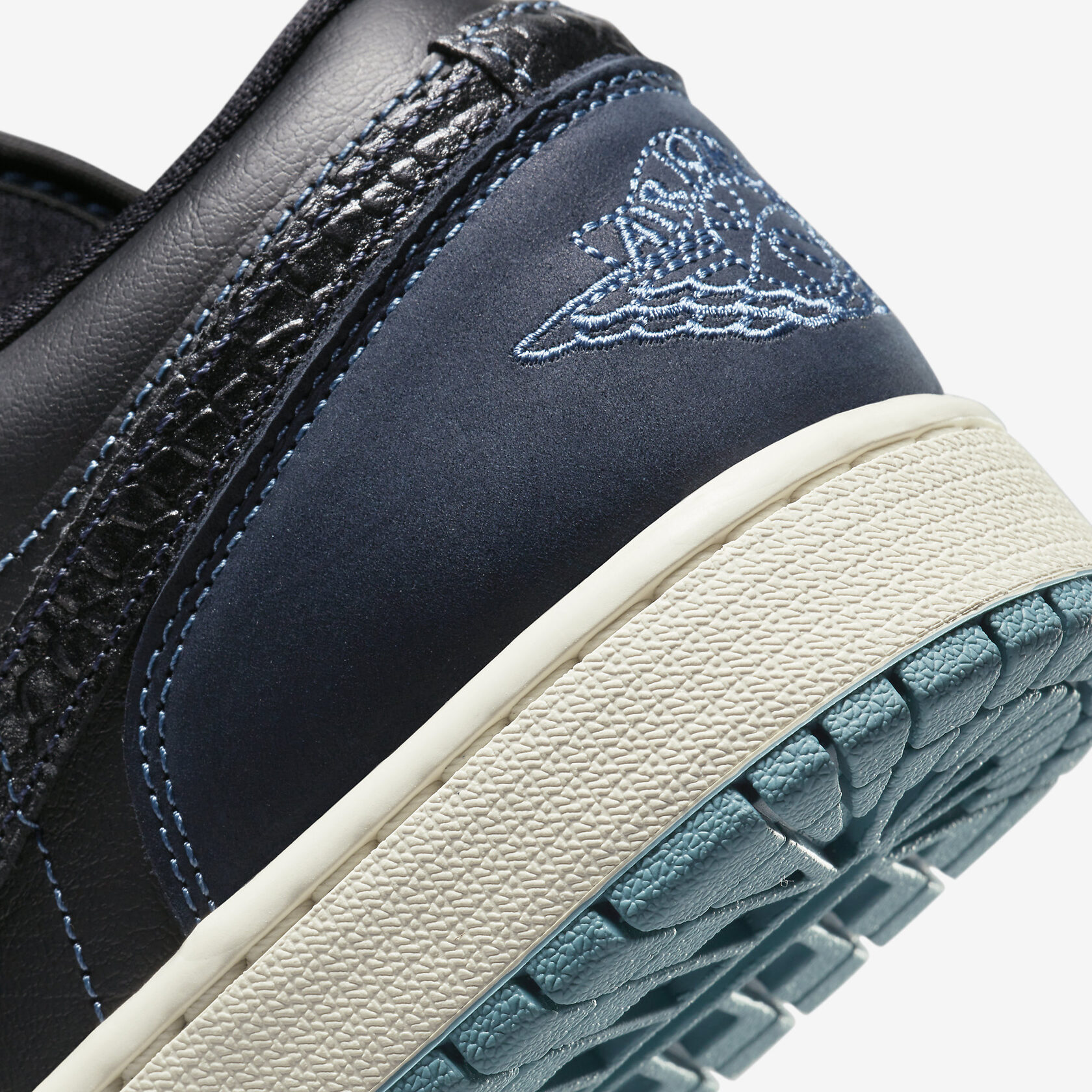 Air-Jordan-1-Low-Snakeskin-Midnight-Navy8.jpg