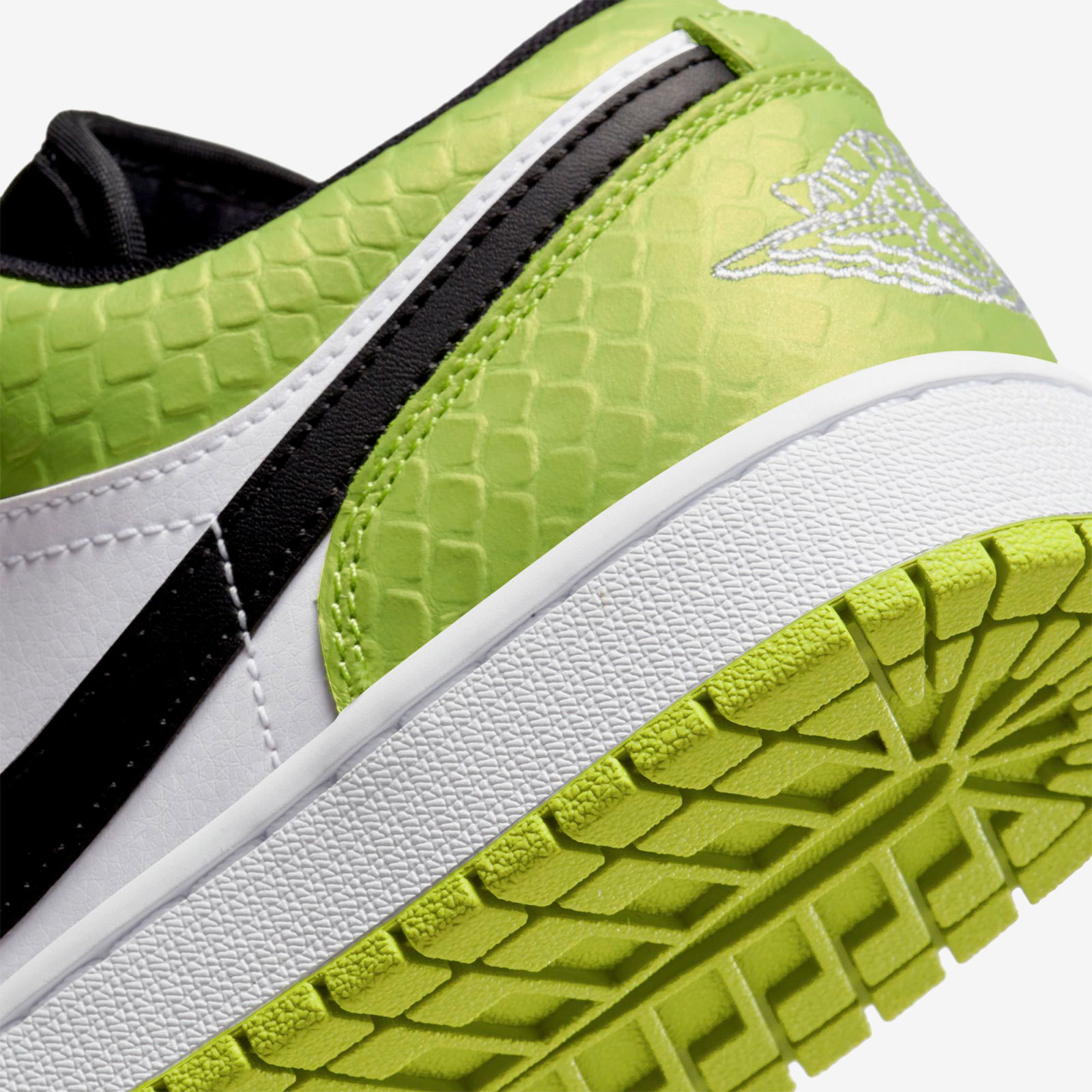 Air-Jordan-1-Low-Snakeskin-Vivid-Green-W8.png