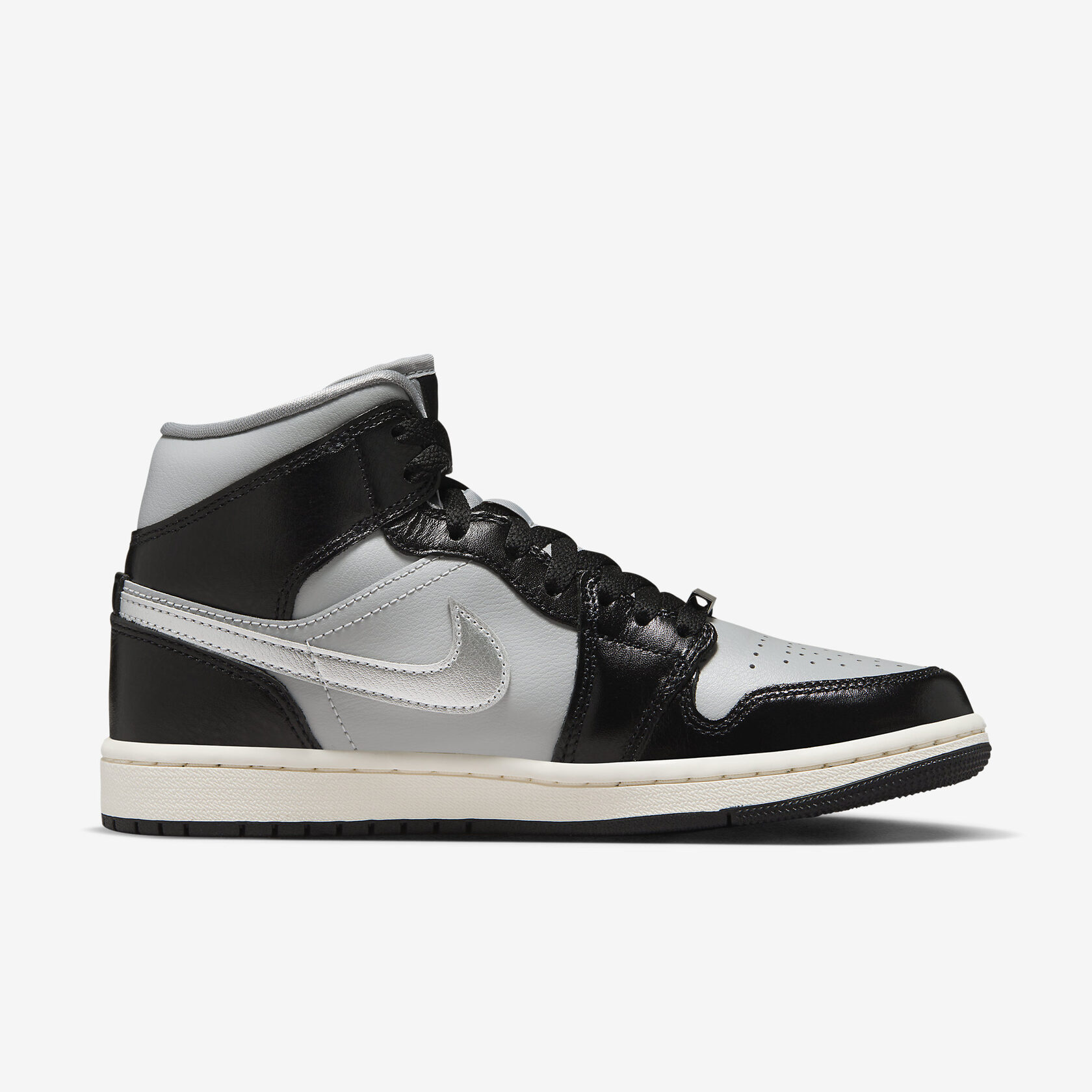 Air-Jordan-1-Mid-Black-Chrome-W3.jpg