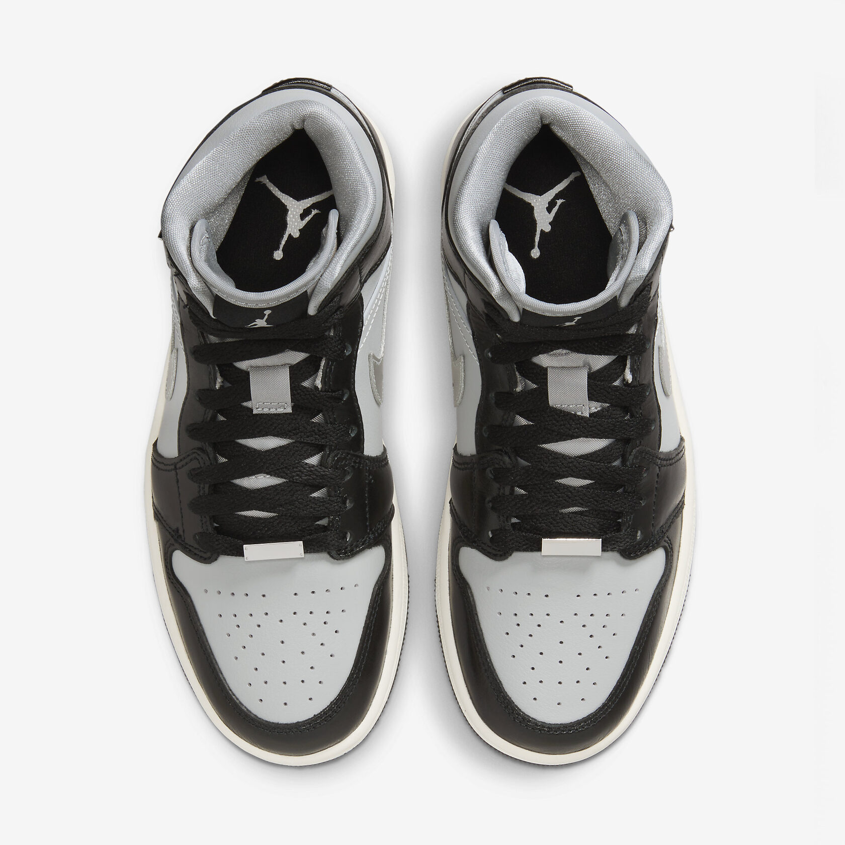 Air-Jordan-1-Mid-Black-Chrome-W4.jpg