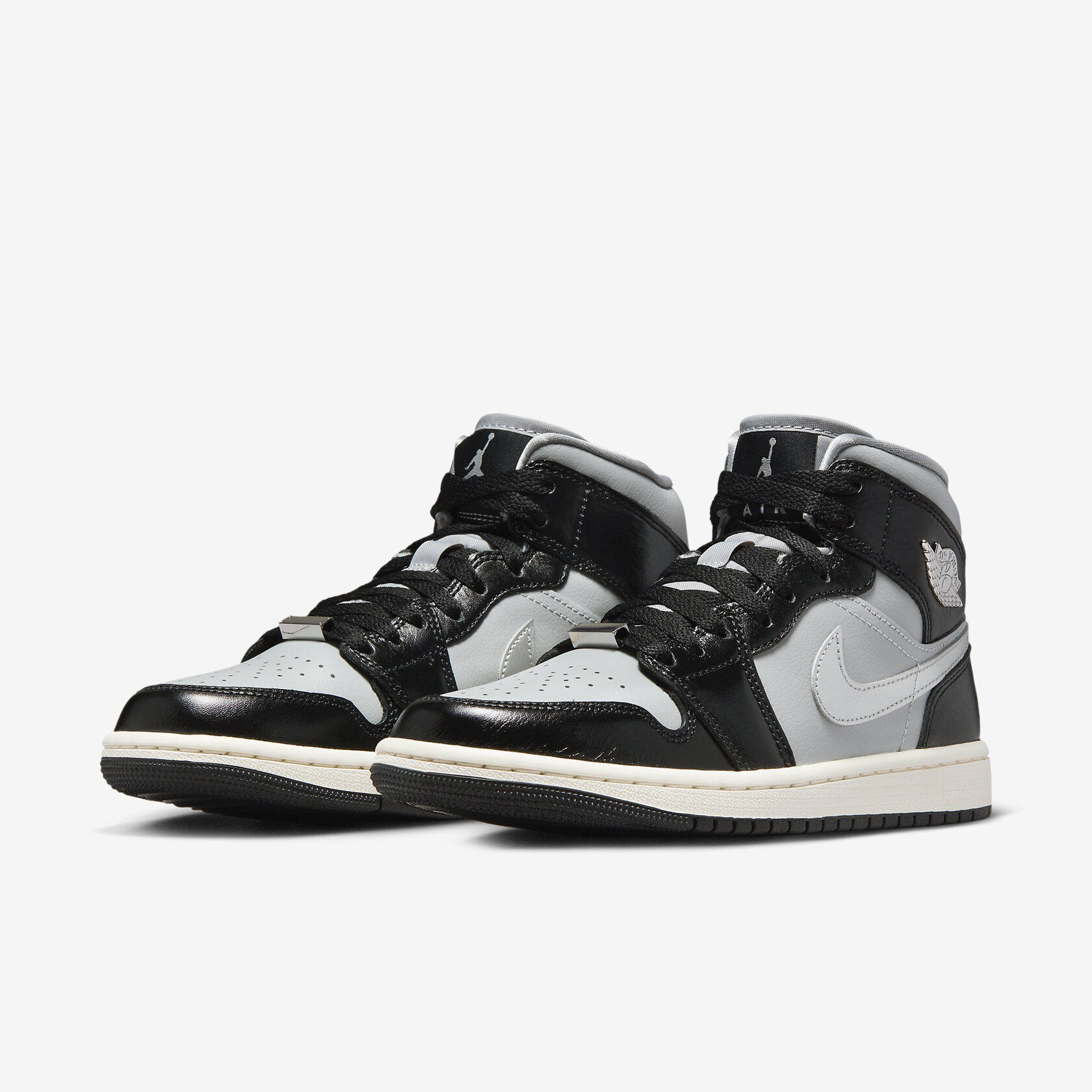 Air-Jordan-1-Mid-Black-Chrome-W5.jpg