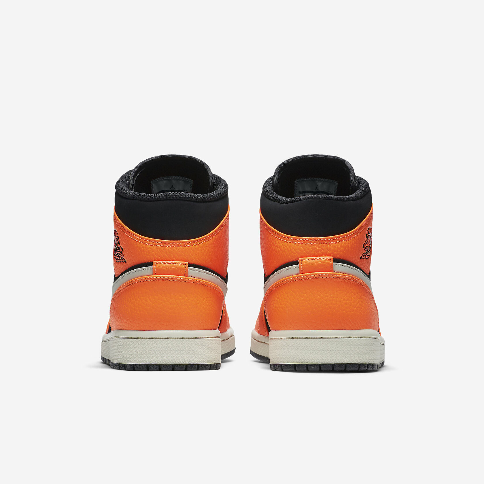 Air-Jordan-1-Mid-Black-Cone5.jpg