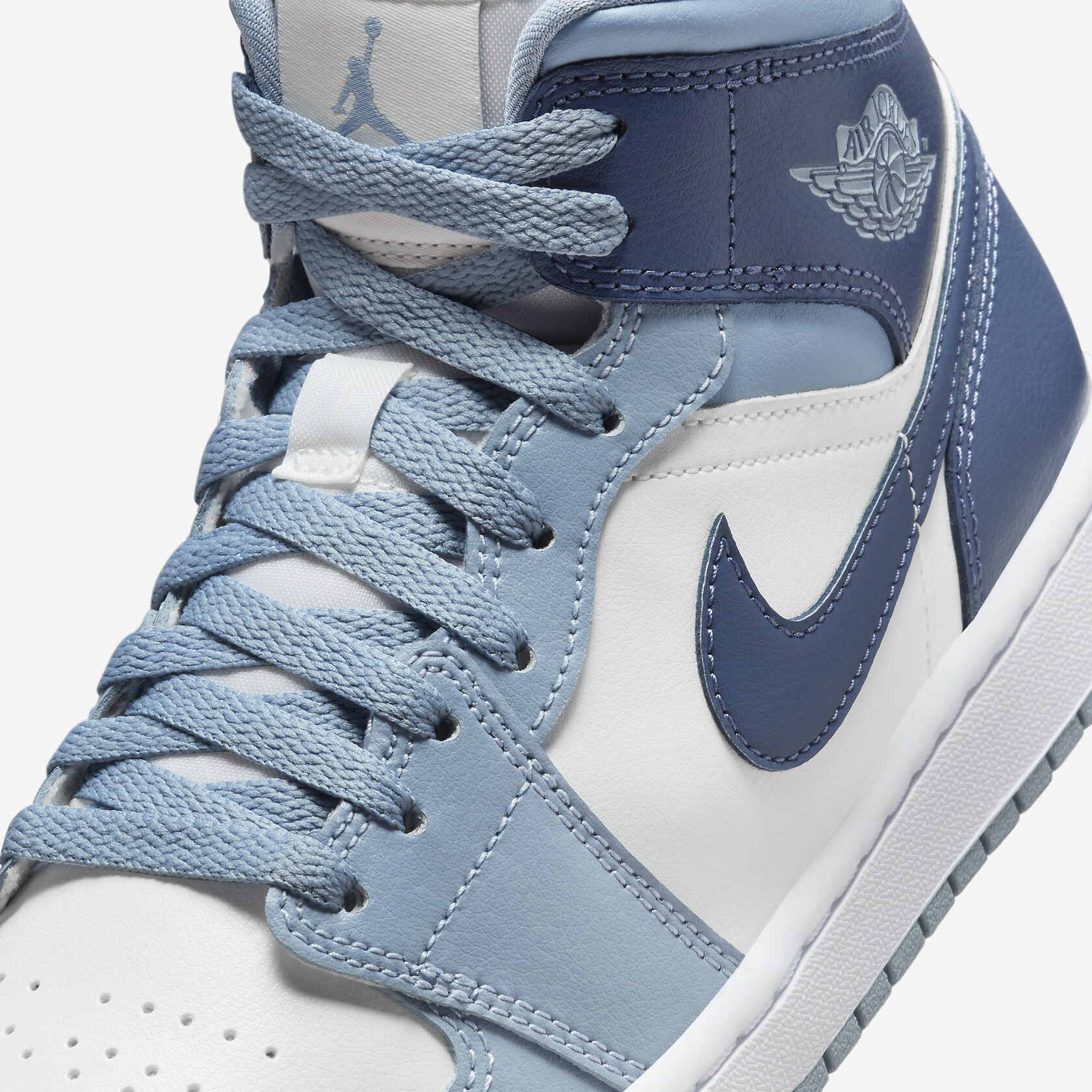 Air-Jordan-1-Mid-Blue-W7.jpg