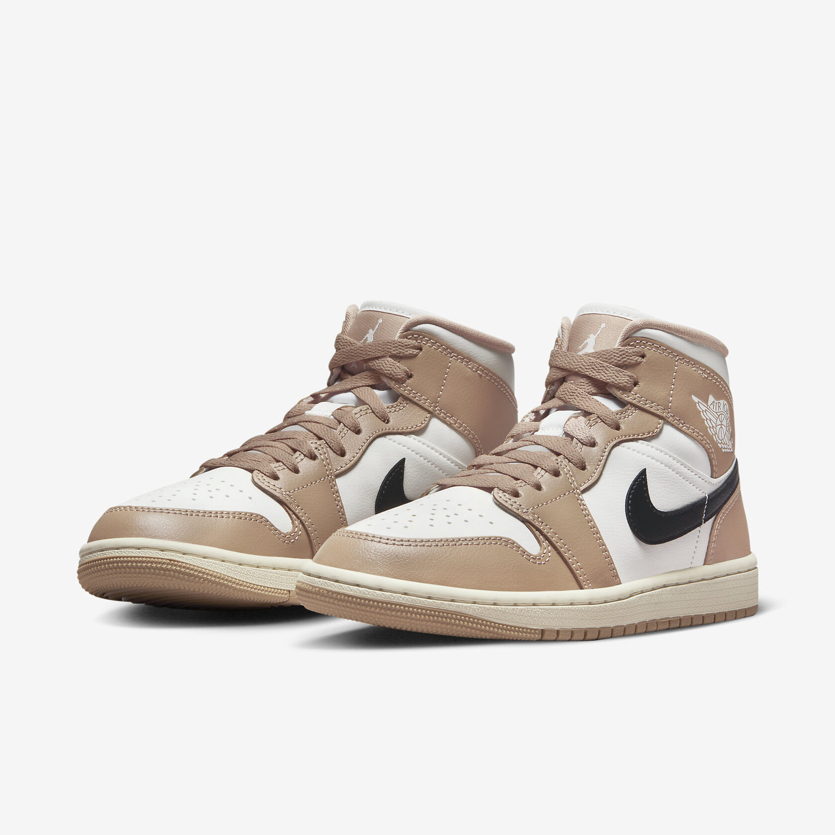 Air-Jordan-1-Mid-Desert-Tan-W5.jpg