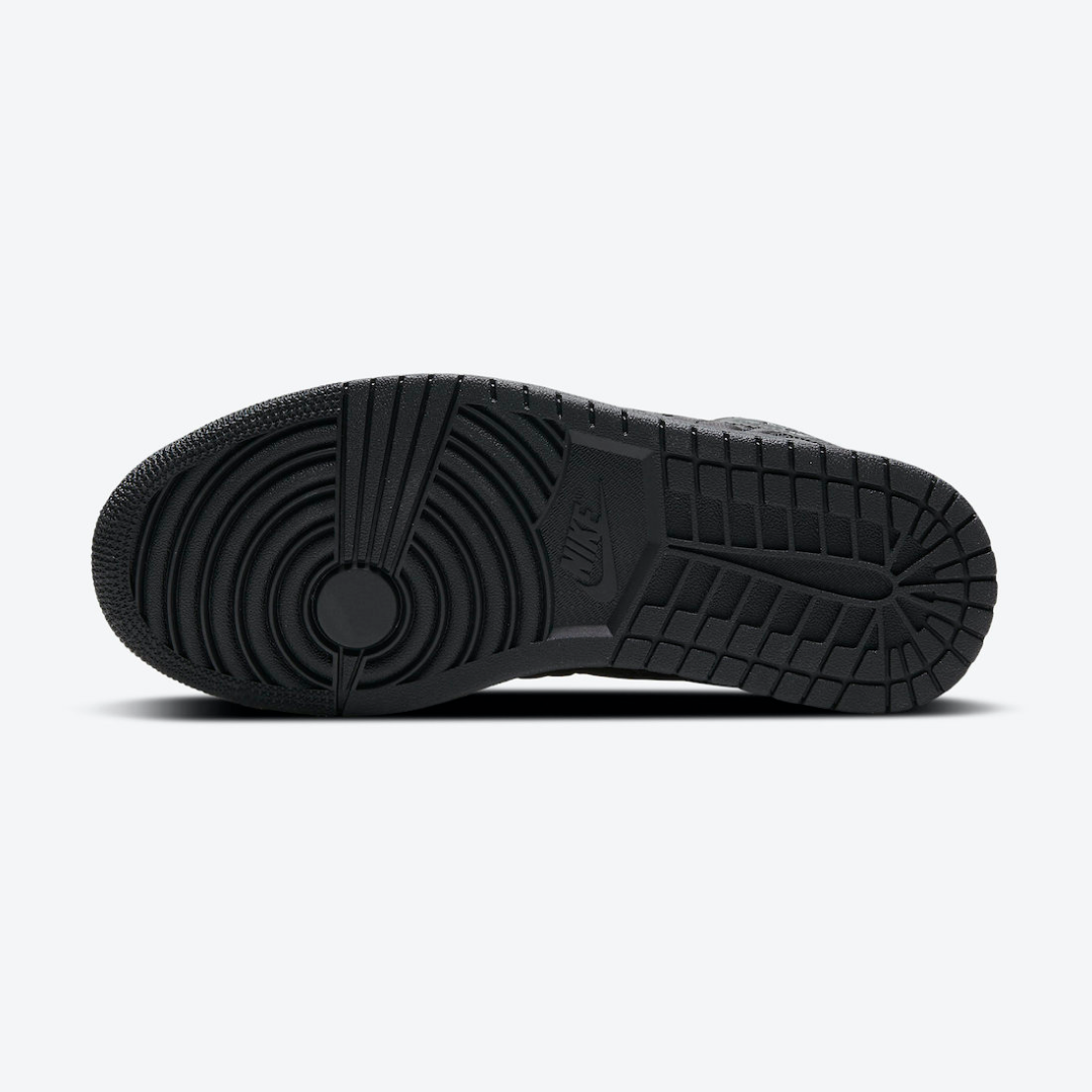 Air-Jordan-1-Mid-SE-Black-Quilted-W6.png