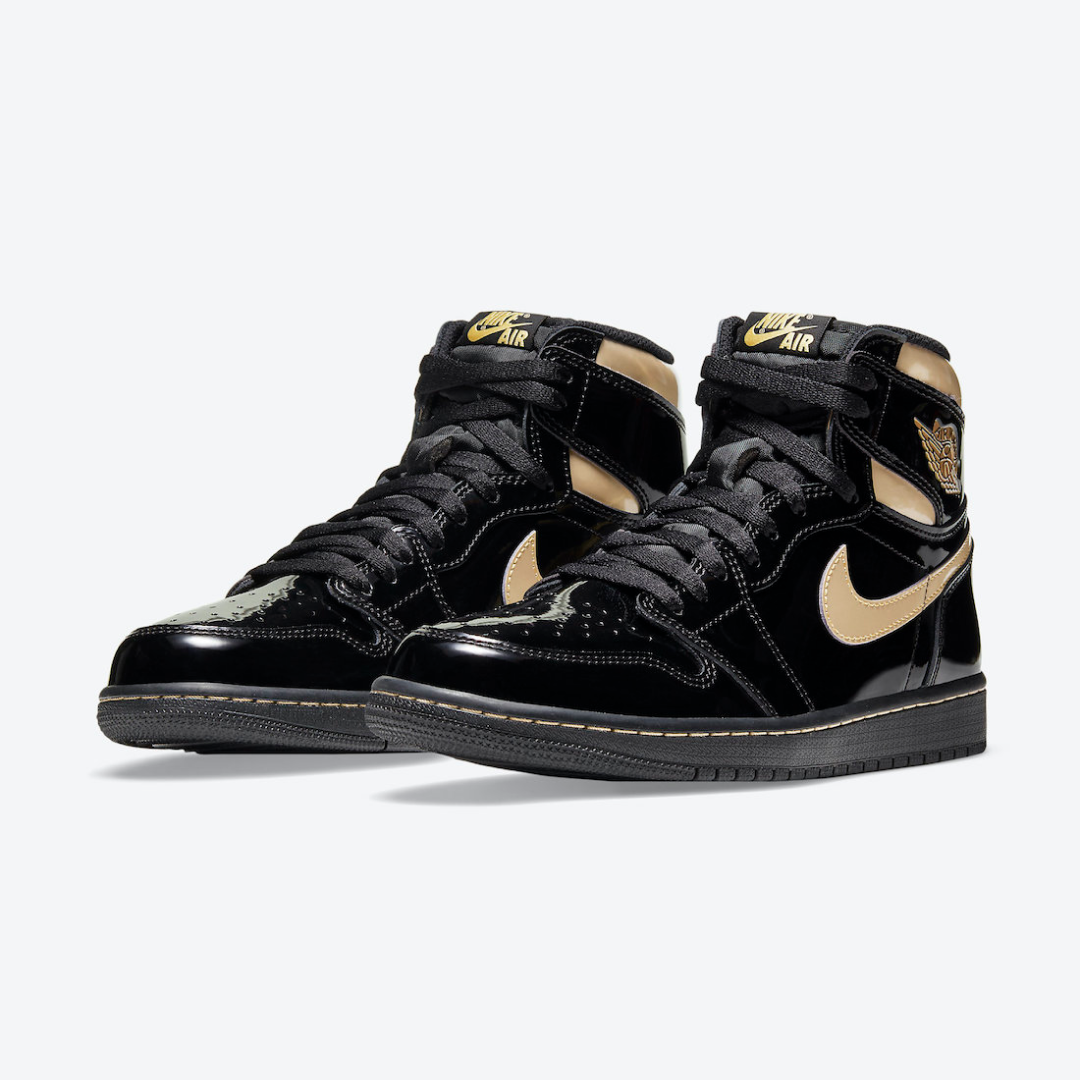 Air-Jordan-1-Retro-High-OG-Black-Metallic-Gold3.png