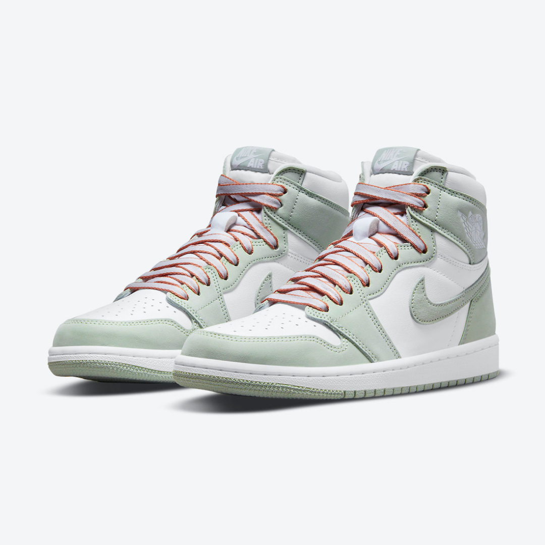Air-Jordan-1-Retro-High-OG-Seafoam-W3.png