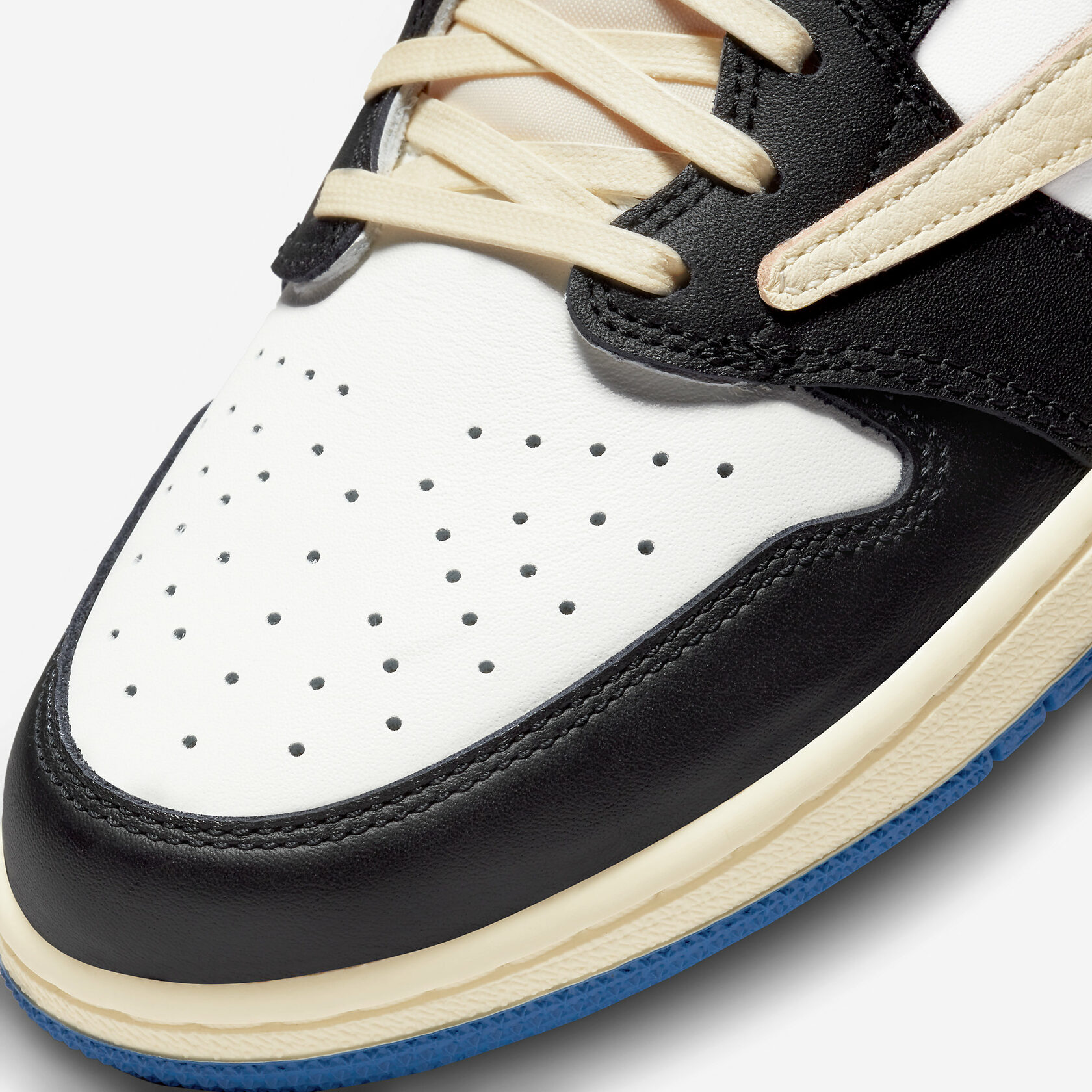 Fragment-Design-X-Travis-Scott-X-Air-Jordan-1-Low-OG8.jpeg