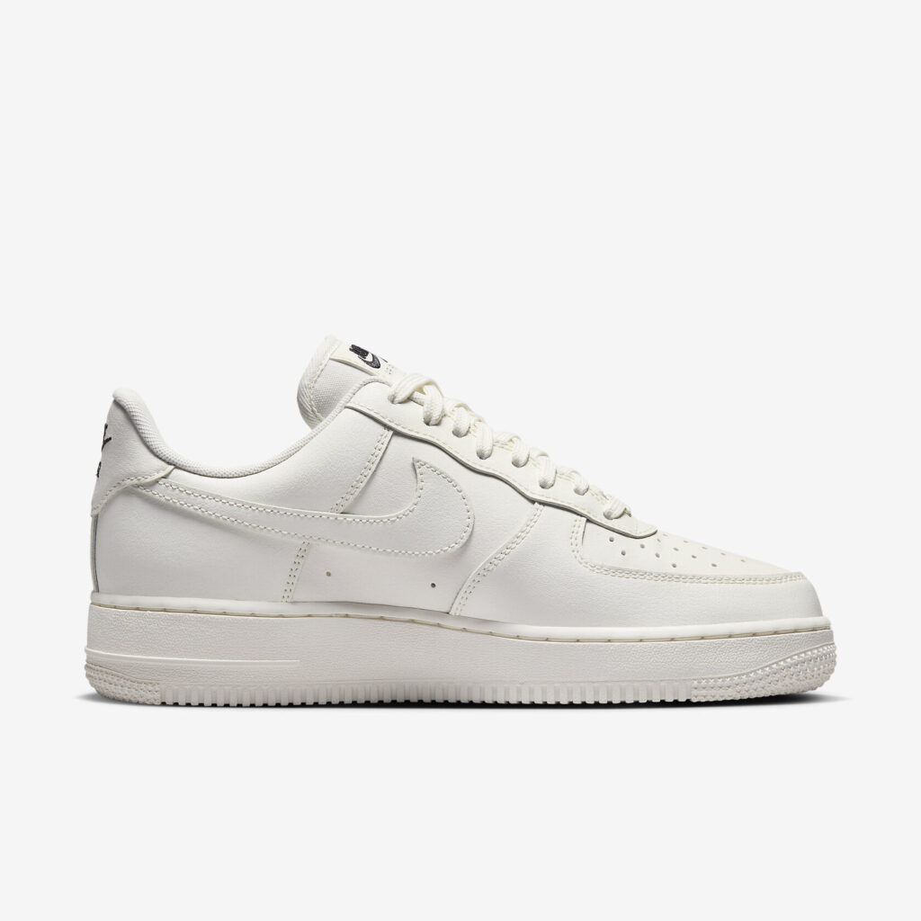 Nike Air Force 1 Low Essential ‘Sail Black’2