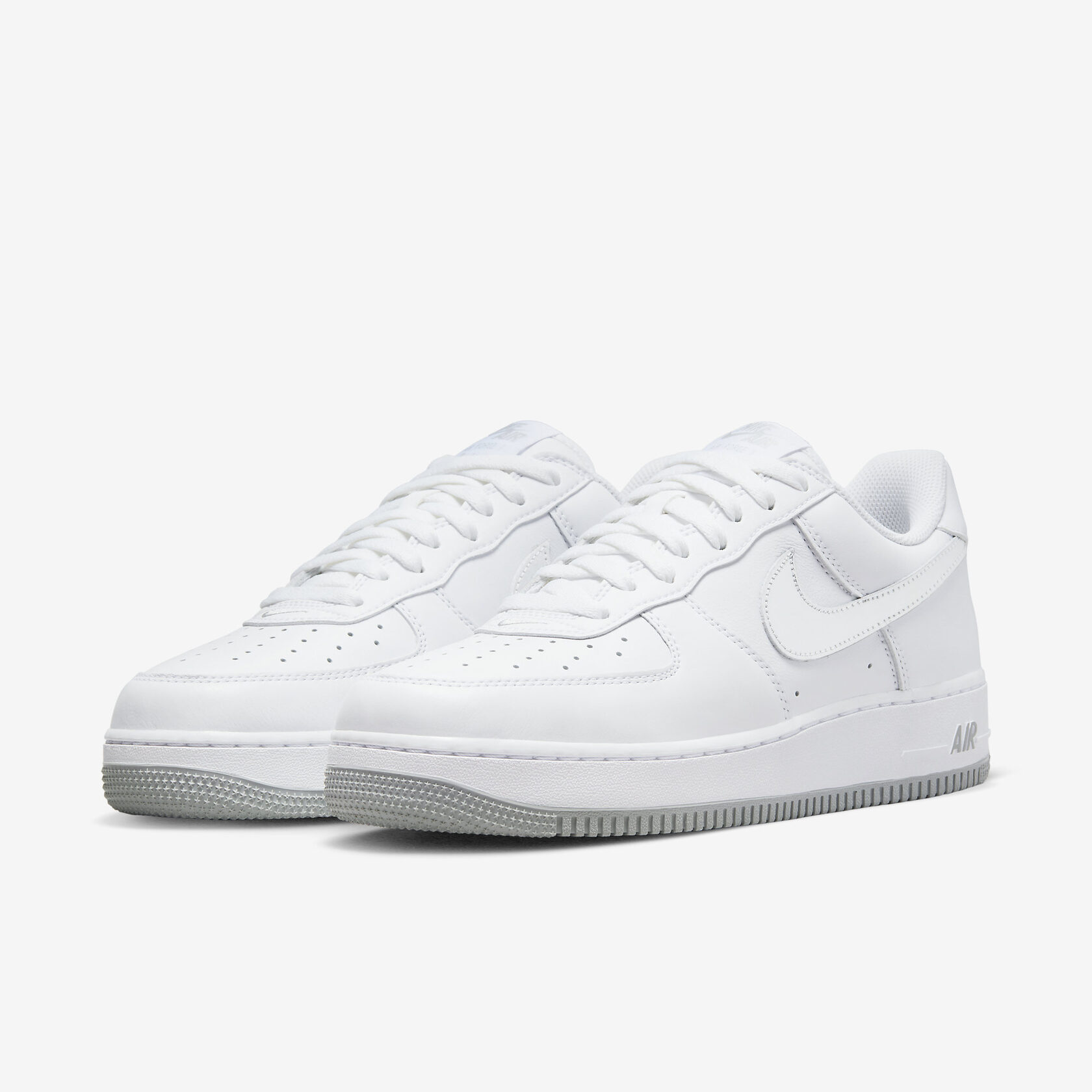 Nike Air Force 1 Low Retro 'Metallic Silver'3