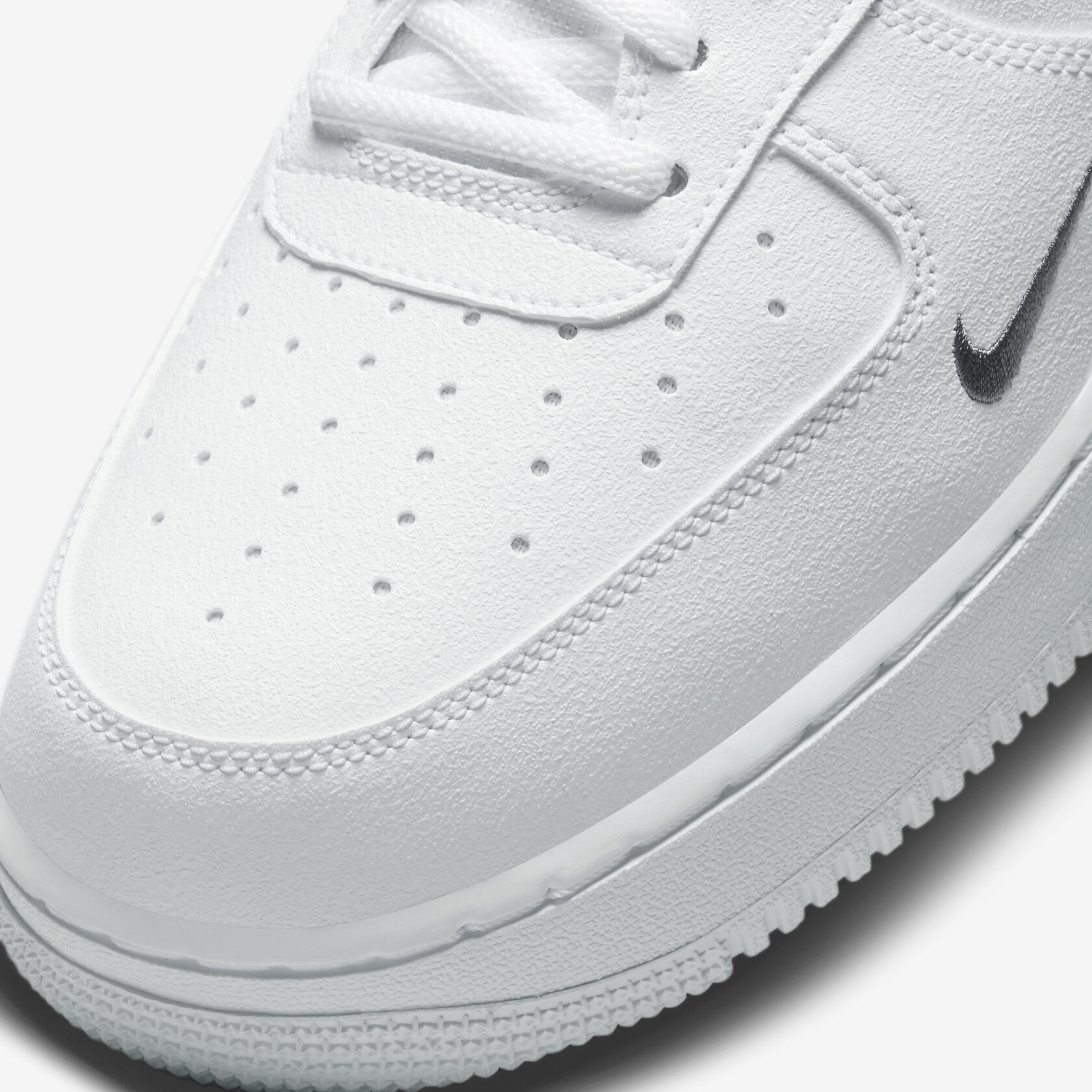 Nike Air Force 1 Low 'White Metallic Dark Grey'6