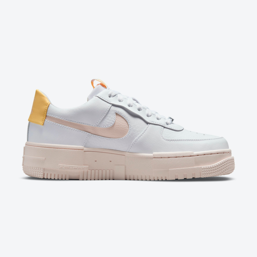 Nike Air Force 1 Pixel ‘Arctic Orange’ (W)1