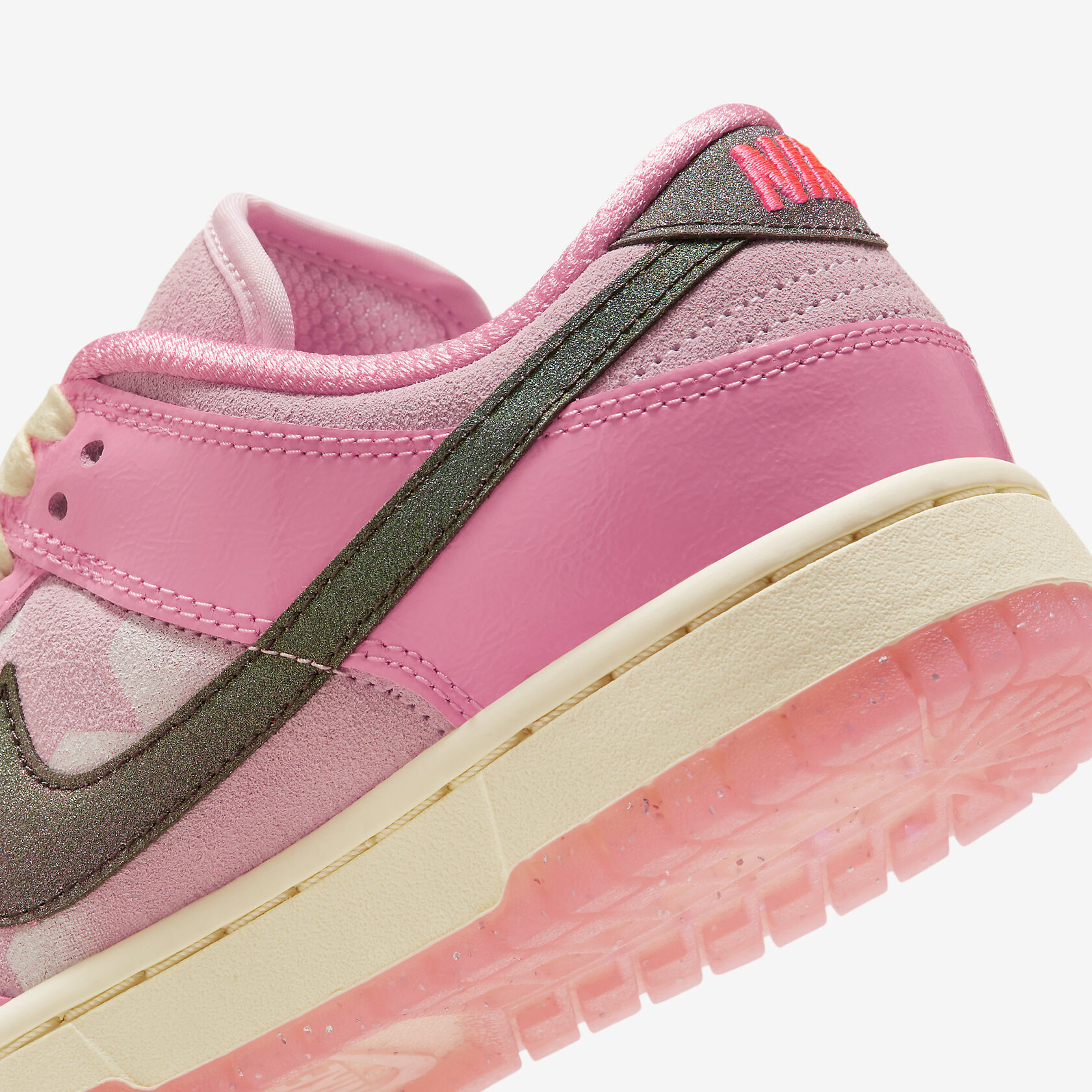 Nike Dunk Low “Barbie” W7