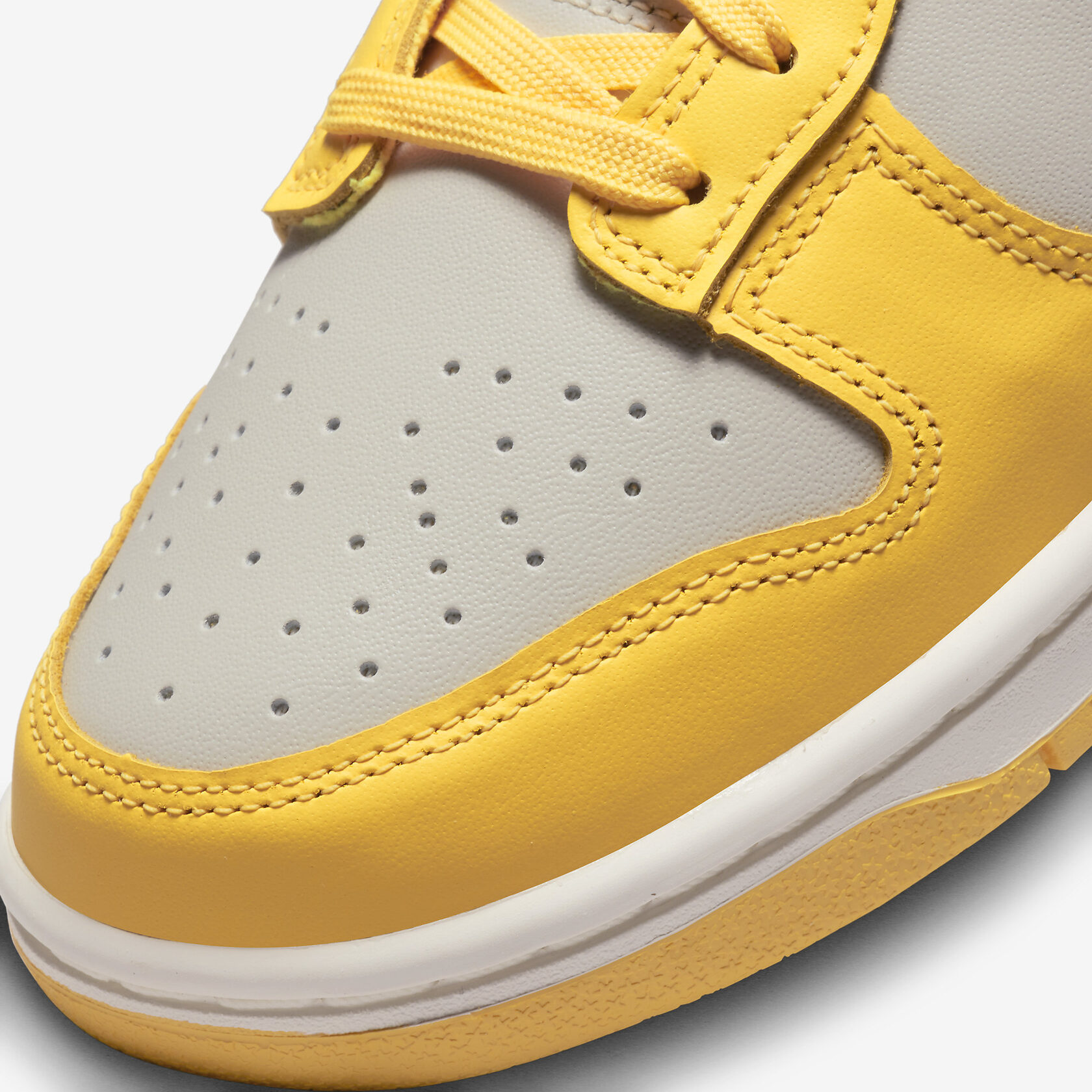 Nike Dunk Low “Citron Pulse” W6