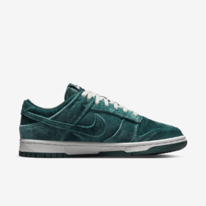 Nike Dunk Low Green Velvet (W)2
