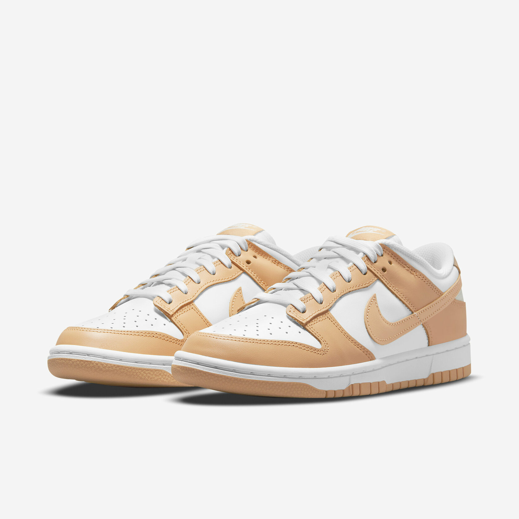Nike Dunk Low 'Harvest Moon' (W)3