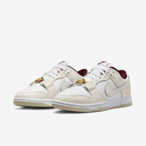 Nike Dunk Low “Just Do It” (W)3