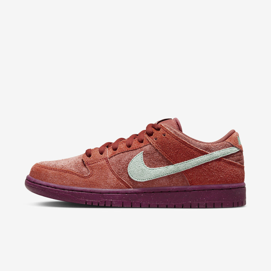 Nike SB Dunk Low 'Mystic Red'