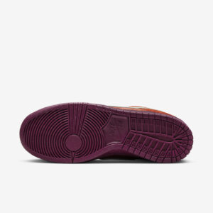 Nike SB Dunk Low 'Mystic Red'1