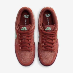 Nike SB Dunk Low 'Mystic Red'2