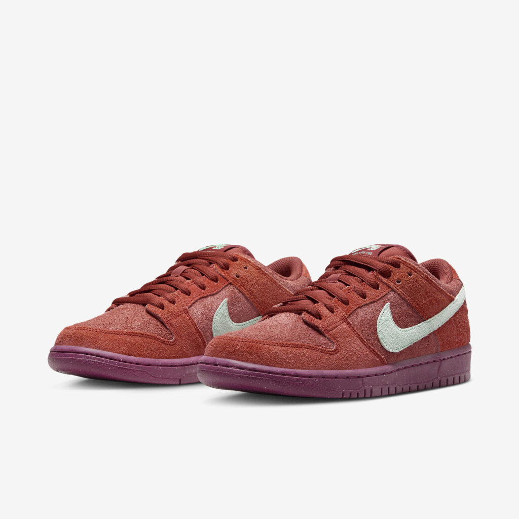 Nike SB Dunk Low ‘Mystic Red’3