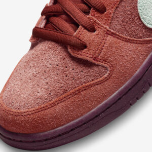 Nike SB Dunk Low 'Mystic Red'5