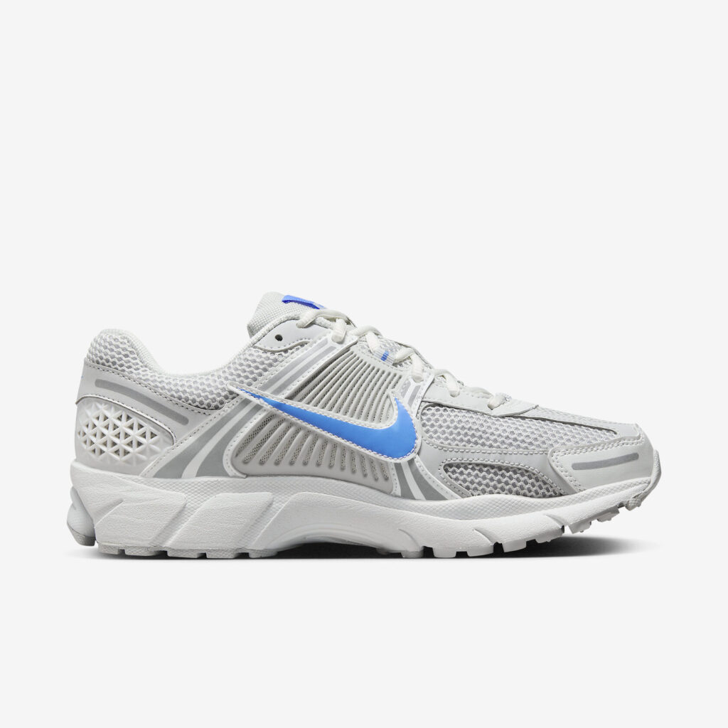 Nike Air Zoom Vomero 5 ‘Photon Dust University Blue’2