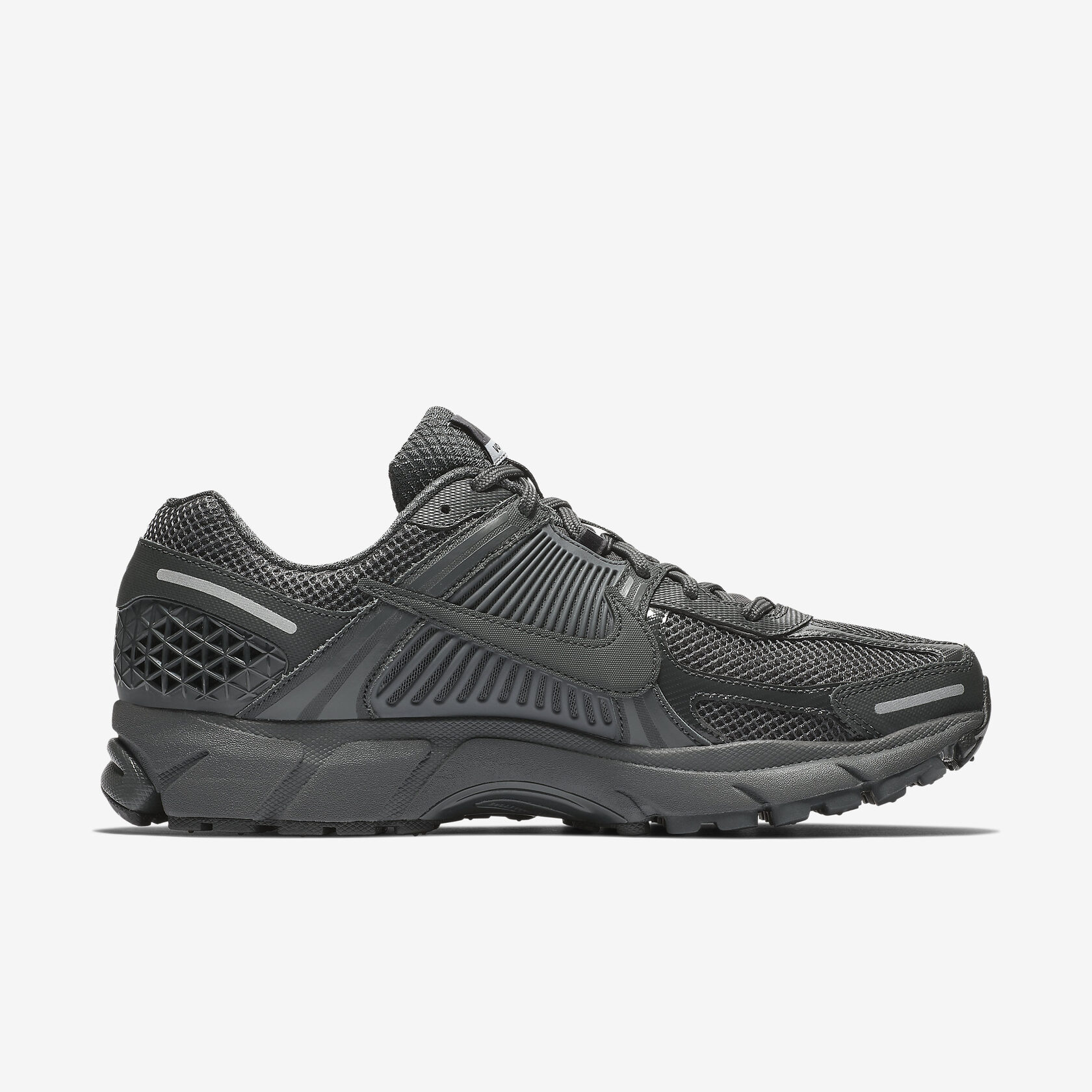 Nike Zoom Vomero 5 'Black'2