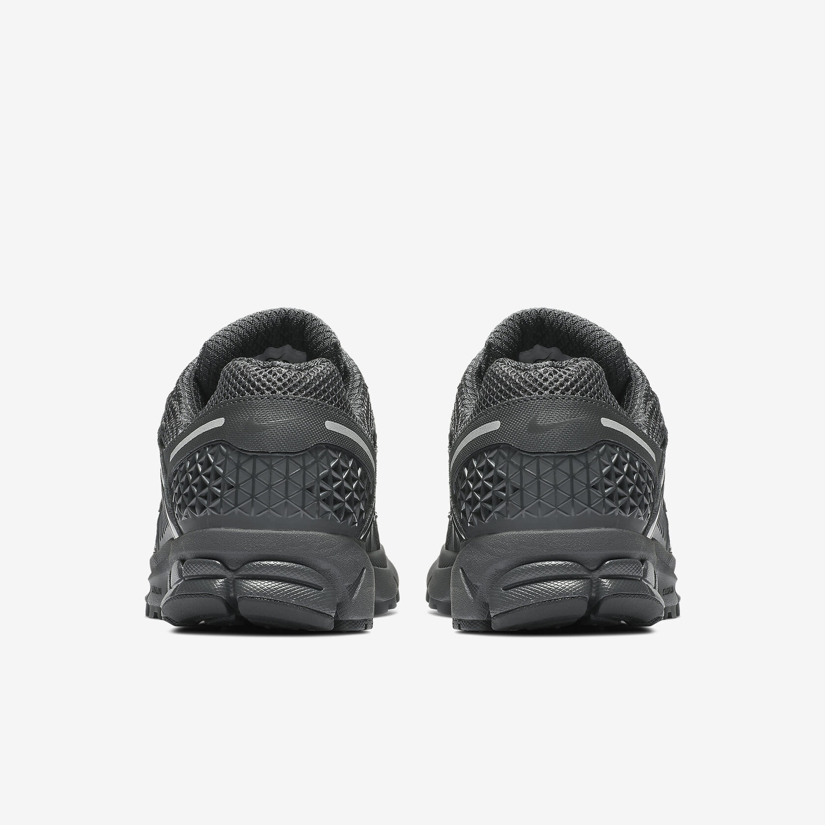 Nike Zoom Vomero 5 'Black'3