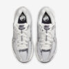 Nike Zoom Vomero 5 'Chrome Photon Dust'4
