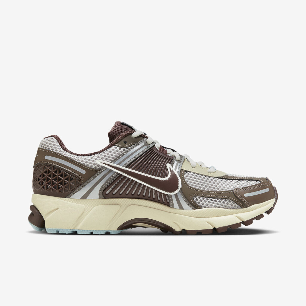 Nike Zoom Vomero 5 ‘Earth Fossil’2