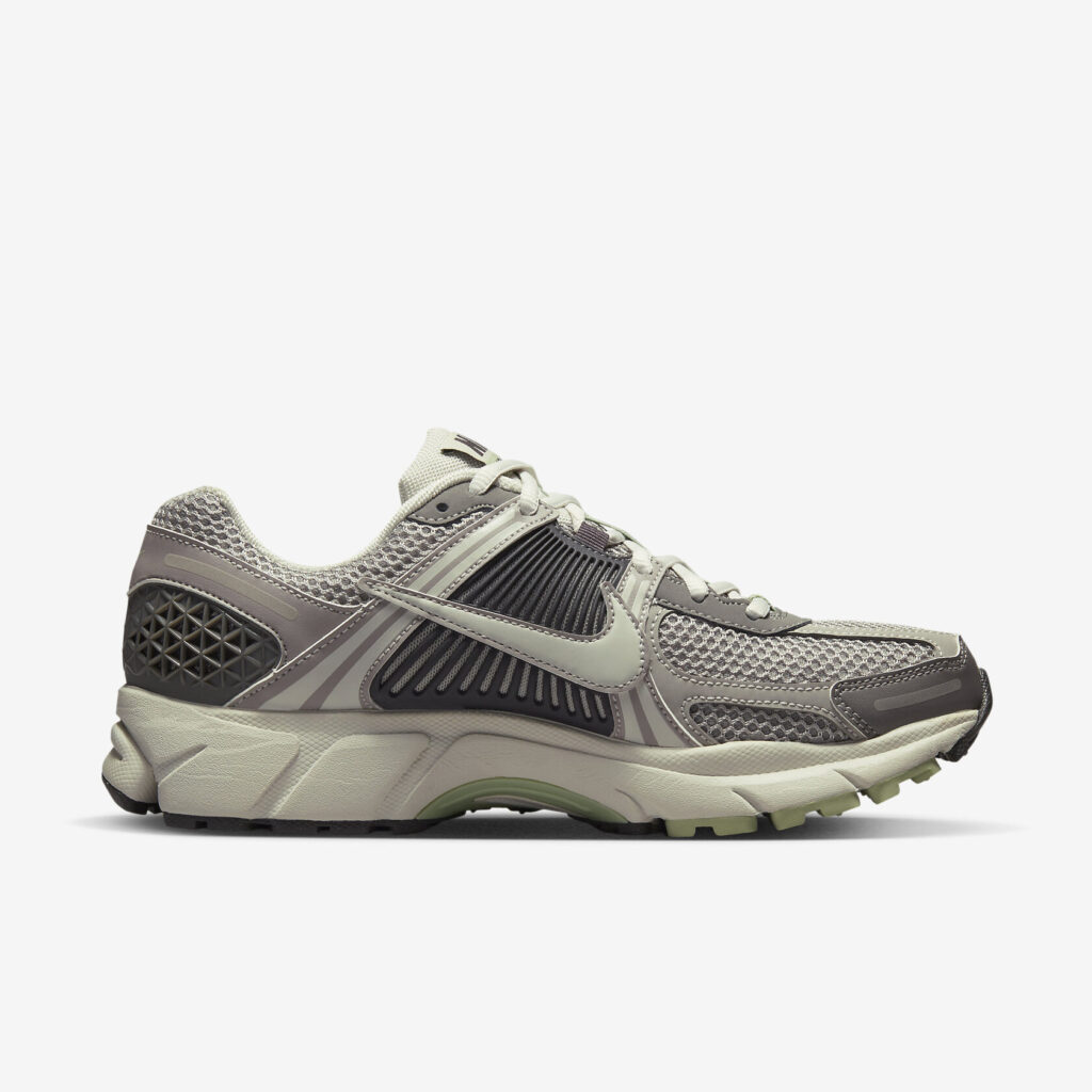 Nike Zoom Vomero 5 ‘Grey’2