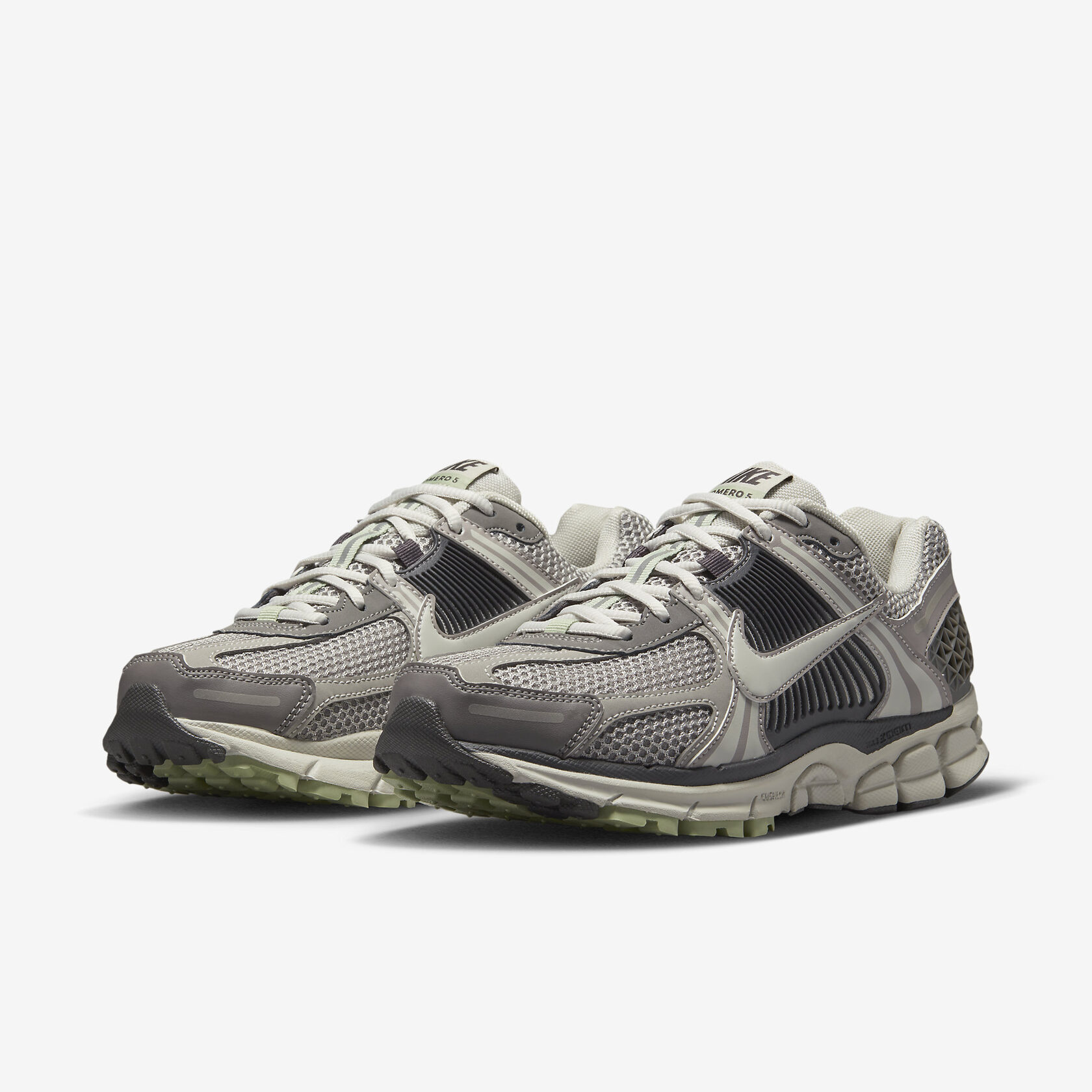 Nike Zoom Vomero 5 'Grey'3