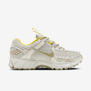 Nike Zoom Vomero 5 ‘Light Bone Yellow’2