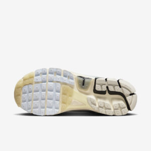 Nike Zoom Vomero 5 'Light Bone'1