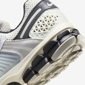 Nike Zoom Vomero 5 'Light Bone'7