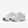 Nike Zoom Vomero 5 'Light Grey'3