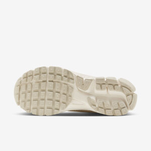 Nike Zoom Vomero 5 'Orewood Brown'1