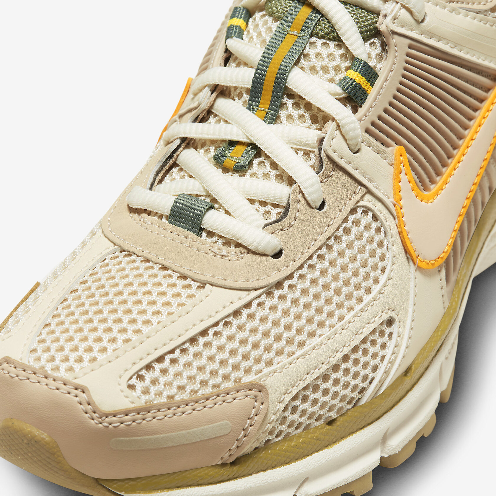 Nike Zoom Vomero 5 'Sail Laser Medium'6