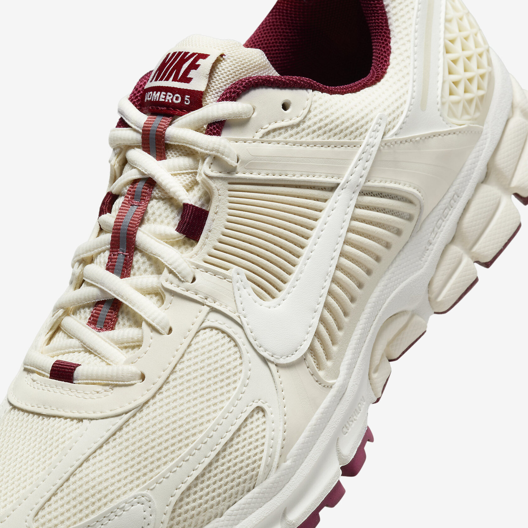 Nike Zoom Vomero 5 'Valentine's Day 2024'5