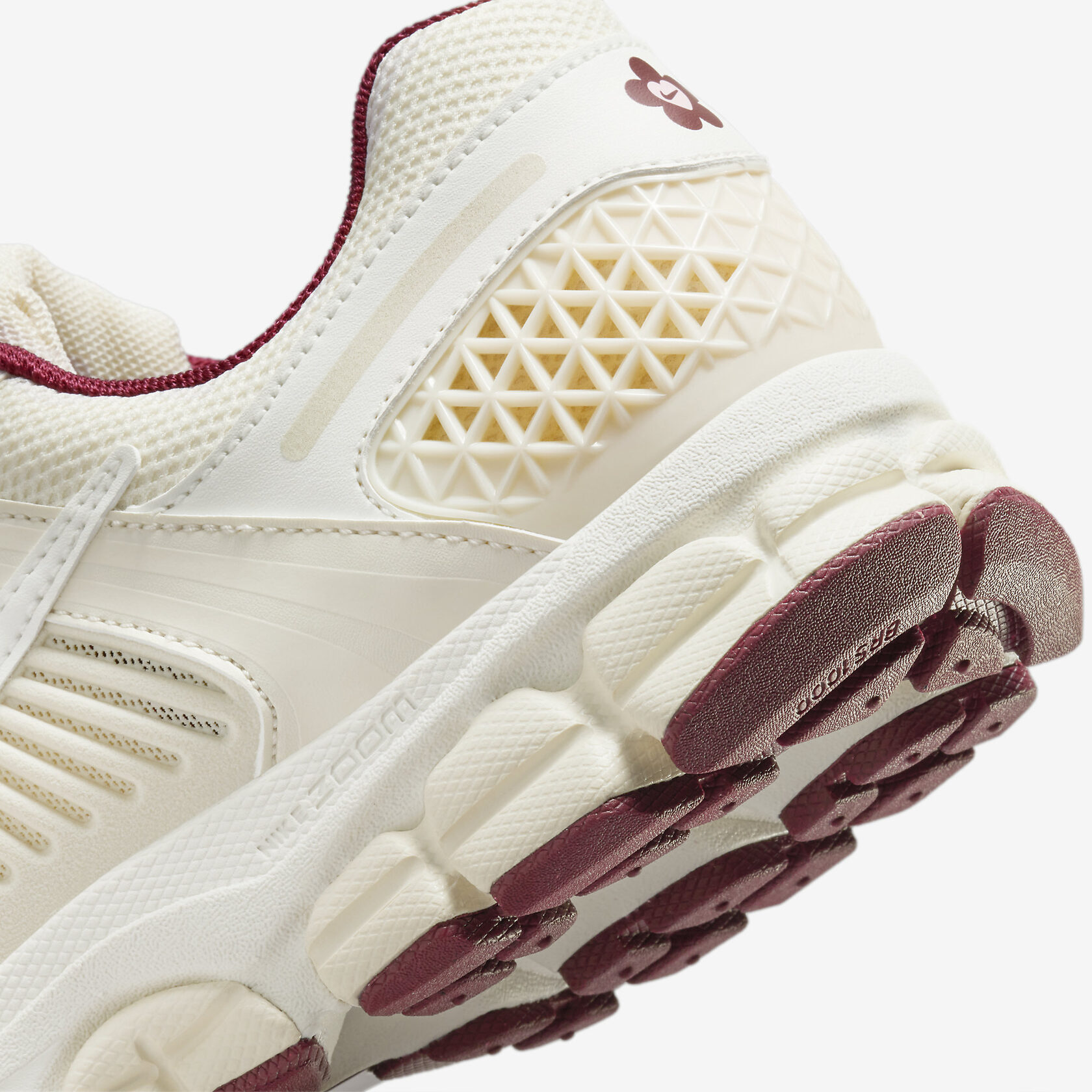 Nike Zoom Vomero 5 'Valentine's Day 2024'6